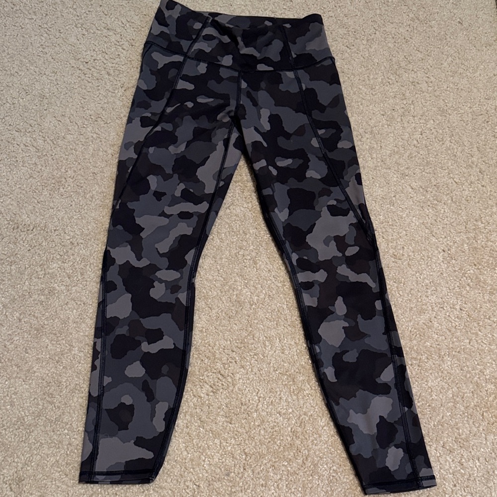 Athleta lightning 7/8 tight  Black and Gray Camouflage Leggings